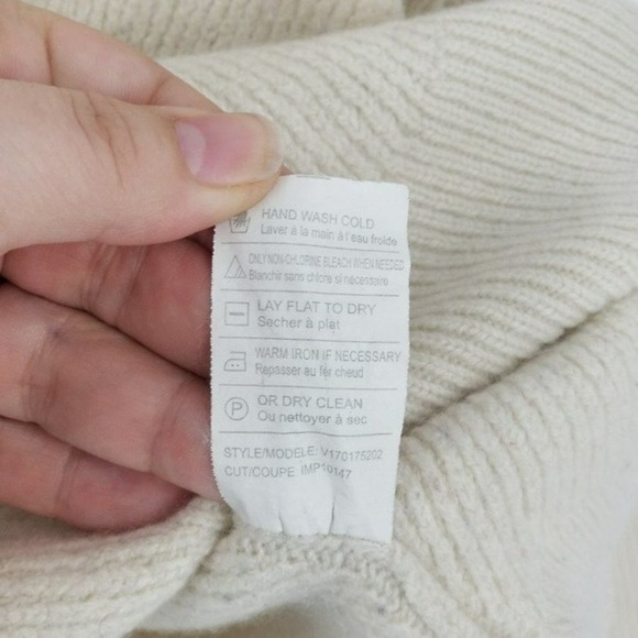 VINCE Ivory Cashmere Over Sized Rib Knit Slit Side Pullover Sweater Size Small - Picture 8 of 8